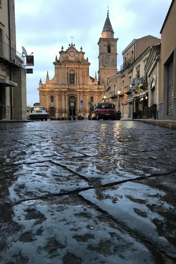 Sopra La Piazza Villa Agira Bagian luar foto