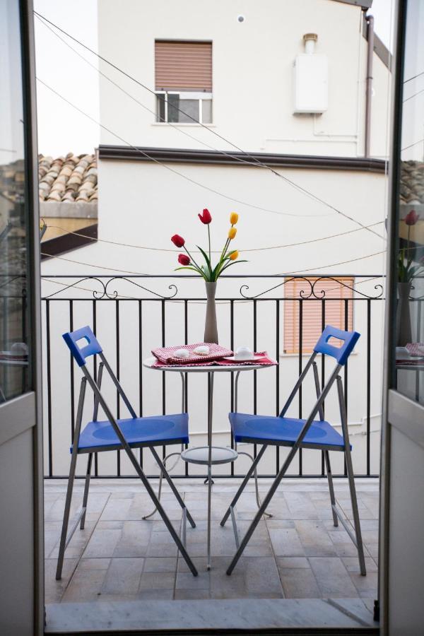 Sopra La Piazza Villa Agira Bagian luar foto