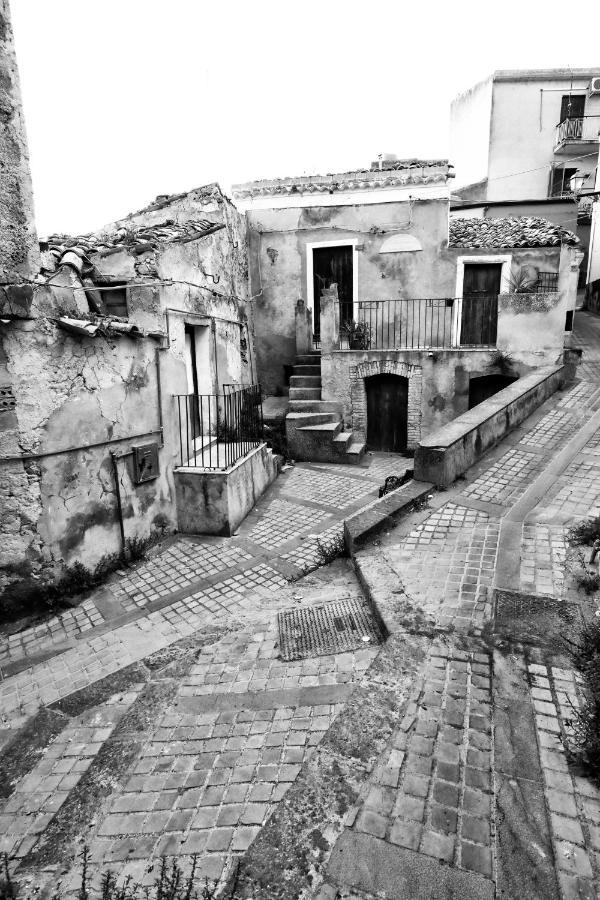 Sopra La Piazza Villa Agira Bagian luar foto